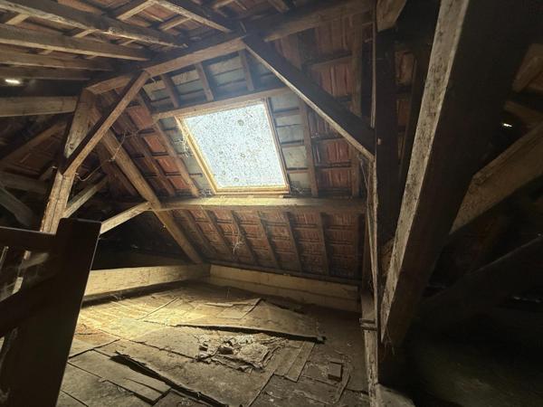 MAISON  DE CARACTERE - BRIZAMBOURG