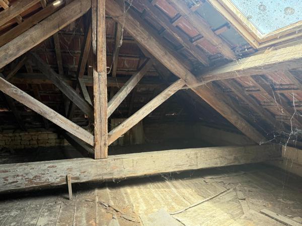 MAISON  DE CARACTERE - BRIZAMBOURG