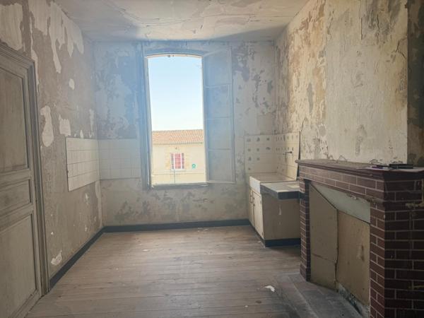 MAISON  DE CARACTERE - BRIZAMBOURG