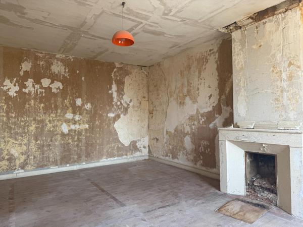 MAISON  DE CARACTERE - BRIZAMBOURG