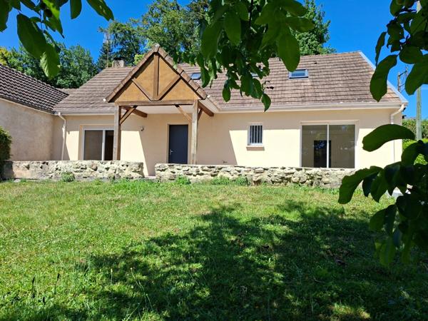 Longère rénovée au centre village de ANCINNES, 4 CHAMBRES, jardin clos ensoleillé