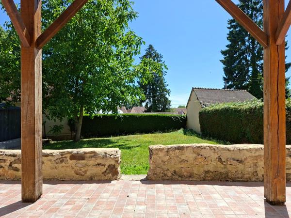 Longère rénovée au centre village de ANCINNES, 4 CHAMBRES, jardin clos ensoleillé