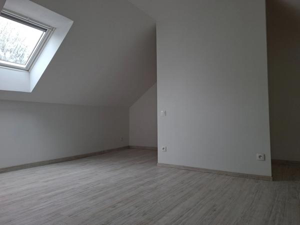 Longère rénovée au centre village de ANCINNES, 4 CHAMBRES, jardin clos ensoleillé