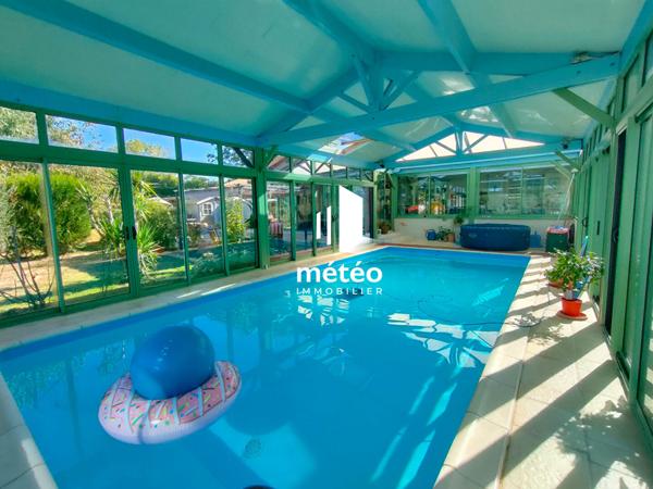 Belle Maison de 182 m², 7 pièces, Piscine couverte, 2 Garages- SAINTE HERMINE