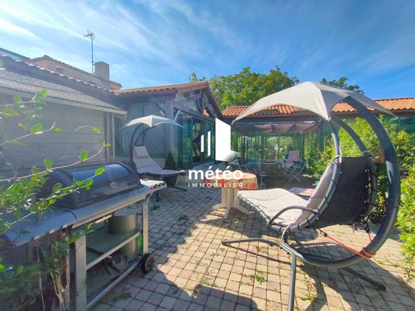 Belle Maison de 182 m², 7 pièces, Piscine couverte, 2 Garages- SAINTE HERMINE