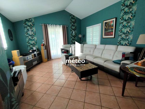 Belle Maison de 182 m², 7 pièces, Piscine couverte, 2 Garages- SAINTE HERMINE
