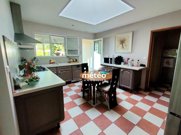 Belle Maison de 182 m², 7 pièces, Piscine couverte, 2 Garages- SAINTE HERMINE