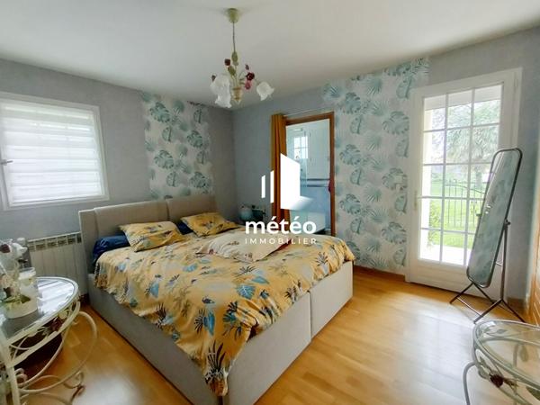 Belle Maison de 182 m², 7 pièces, Piscine couverte, 2 Garages- SAINTE HERMINE