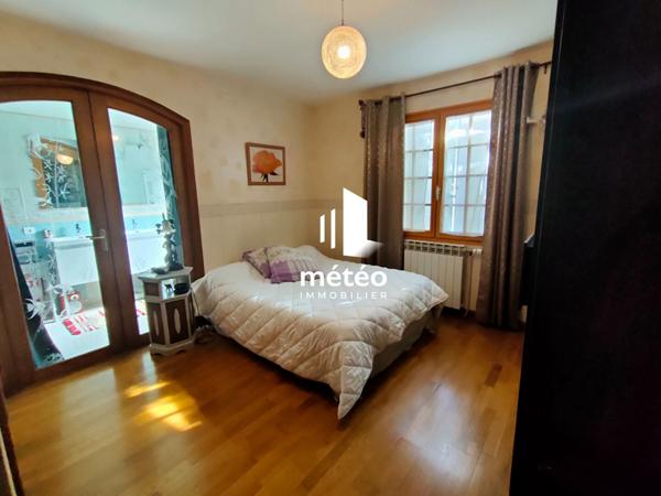 Belle Maison de 182 m², 7 pièces, Piscine couverte, 2 Garages- SAINTE HERMINE
