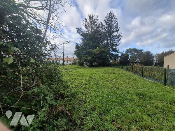 SAINT JULIEN DE CONCELLES maison de bords Loire sur terrain de 1038m²