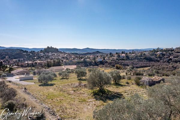 Terrain d’exception avec vue panoramique de 2 400,00 m² FORCALQUIER (04)