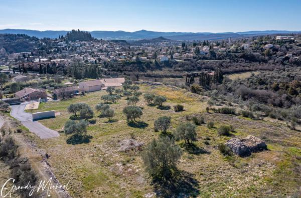 Terrain d’exception avec vue panoramique de 2 400,00 m² FORCALQUIER (04)