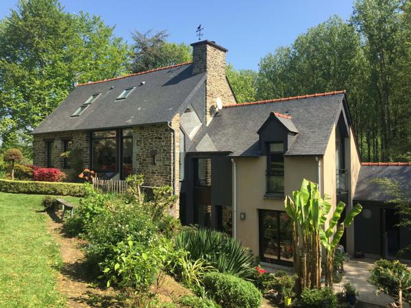Maison en pierres rénovée en bordure de Rance