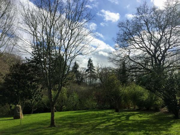 Maison en pierres rénovée en bordure de Rance