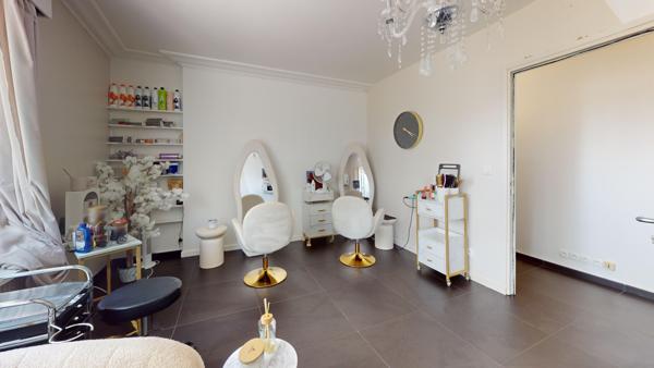 Immeuble
         14 pièces
        - 423 m² Exclusivité 899 000 € *