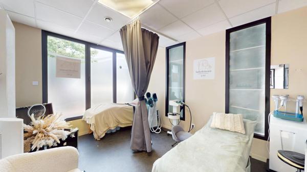 Immeuble
         14 pièces
        - 423 m² Exclusivité 899 000 € *