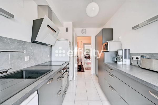 Appartement
         5 pièces
        - 165 m² 685 000 € *