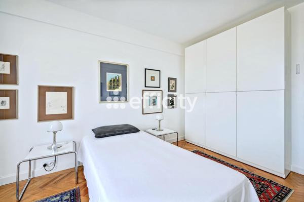 Appartement
         5 pièces
        - 165 m² 685 000 € *