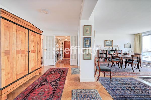 Appartement
         5 pièces
        - 165 m² 685 000 € *
