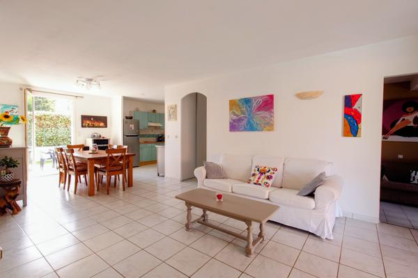 Maison
         5 pièces
        - 97 m² 364 000 € *