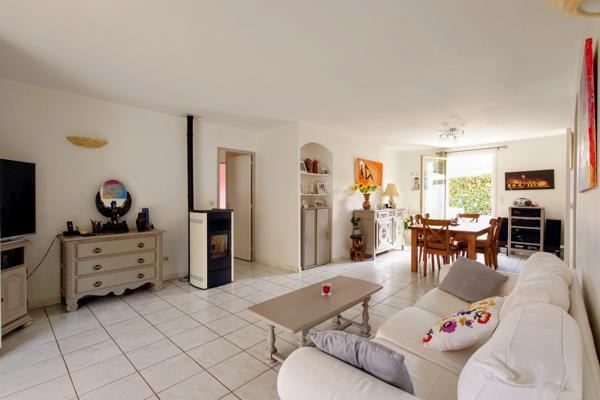 Maison
         5 pièces
        - 97 m² 364 000 € *