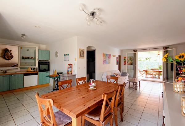 Maison
         5 pièces
        - 97 m² 364 000 € *