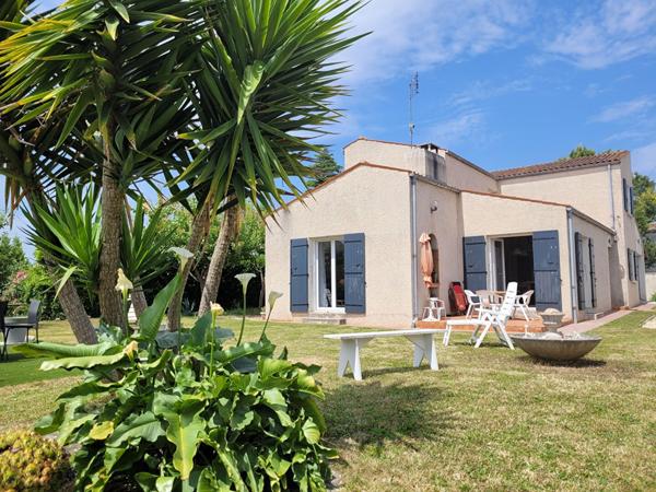 SOUS OFFRE - ROCHEFORT secteur calme maison traditionnelle de 127 m² avec parcelle de 645 m² - garage