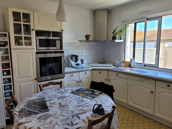 SOUS OFFRE - ROCHEFORT secteur calme maison traditionnelle de 127 m² avec parcelle de 645 m² - garage