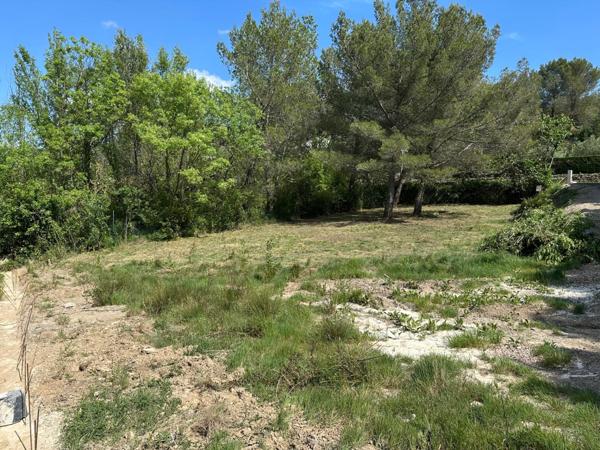 Beau terrain à bâtir de 920m²