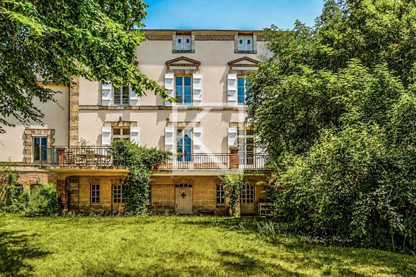 Belle maison bourgeoise et son jardin intimiste en centre ville