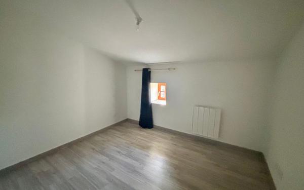 Immeuble à vendre    1 pièce • 180,48 m2 Beaumont-du-Périgord