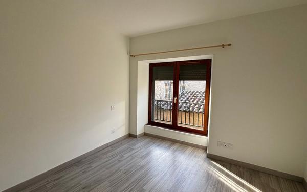 Immeuble à vendre    1 pièce • 180,48 m2 Beaumont-du-Périgord