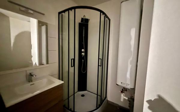 Immeuble à vendre    1 pièce • 180,48 m2 Beaumont-du-Périgord