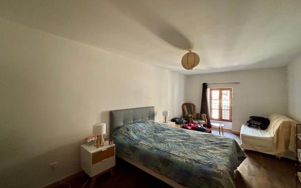 Immeuble à vendre    1 pièce • 180,48 m2 Beaumont-du-Périgord