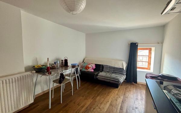 Immeuble à vendre    1 pièce • 180,48 m2 Beaumont-du-Périgord