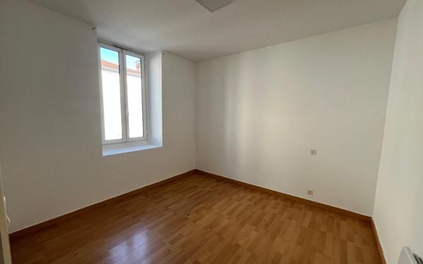 Appartement à louer    2 pièces •  Mugron