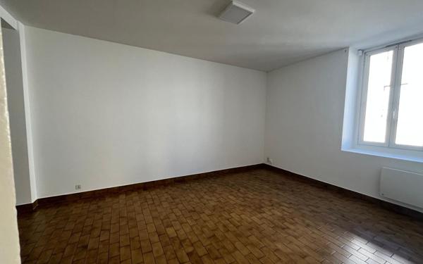 Appartement à louer    2 pièces •  Mugron