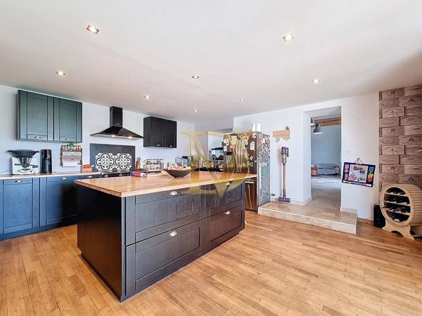 Longère Authentique et Rénovée de 276 m²