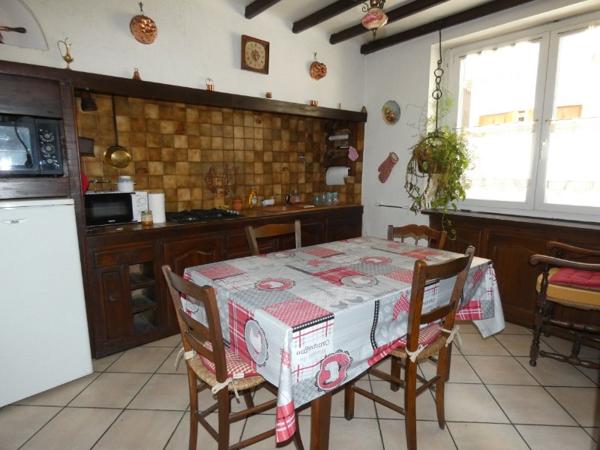 Maison T5 d'environ 104m² avec jolie cour intérieure, 2 terrasses et un garage-dépendance de 90m²