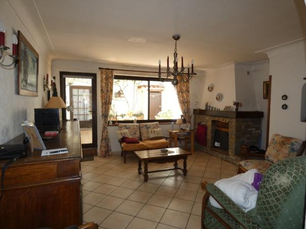 Maison T5 d'environ 104m² avec jolie cour intérieure, 2 terrasses et un garage-dépendance de 90m²