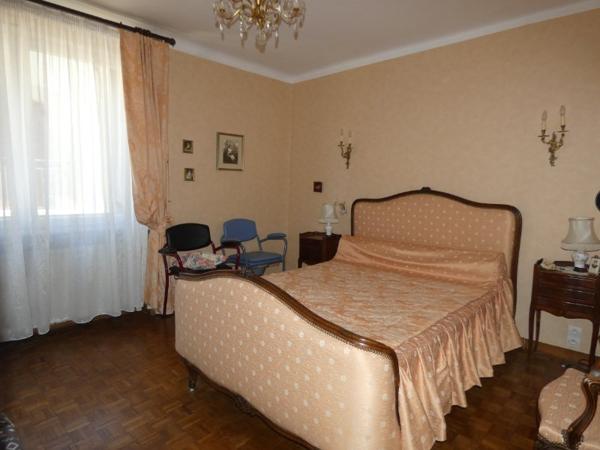 Maison T5 d'environ 104m² avec jolie cour intérieure, 2 terrasses et un garage-dépendance de 90m²