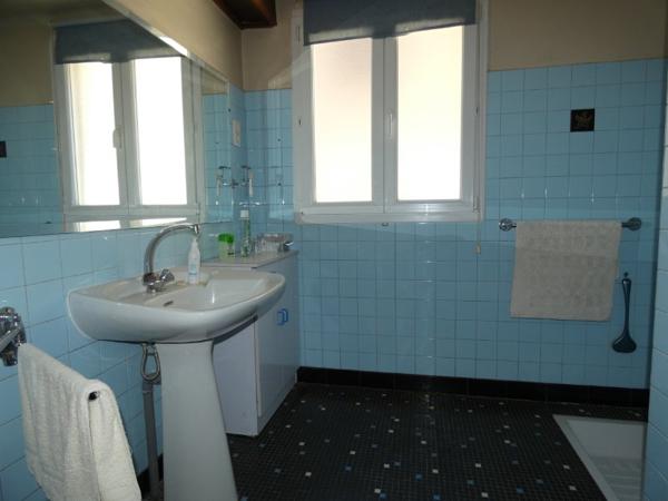 Maison T5 d'environ 104m² avec jolie cour intérieure, 2 terrasses et un garage-dépendance de 90m²