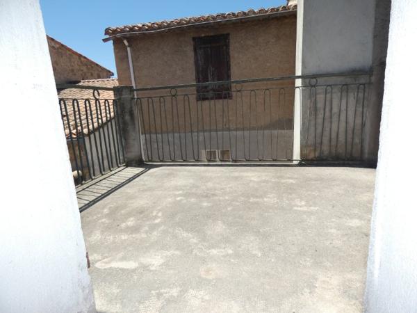 Maison T5 d'environ 104m² avec jolie cour intérieure, 2 terrasses et un garage-dépendance de 90m²