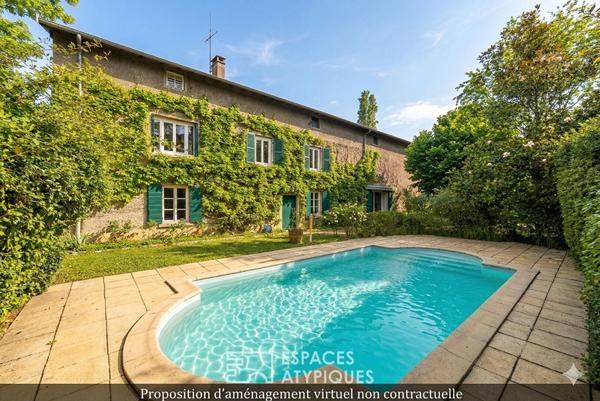Maison bucolique avec piscine et dépendances à Ecully