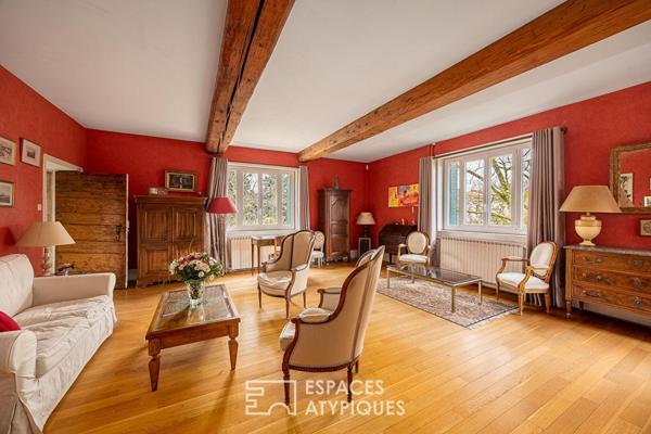 Maison bucolique avec piscine et dépendances à Ecully