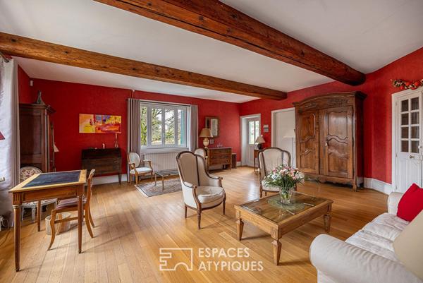 Maison bucolique avec piscine et dépendances à Ecully