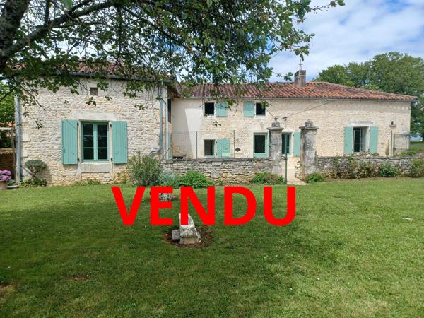 MAISON DE CAMPAGNE AVEC GRANGE ATTENANTE - PREAU - 1HA 96A 17CA