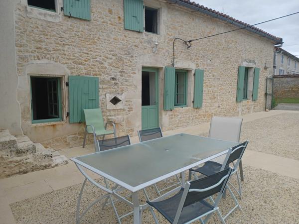 MAISON DE CAMPAGNE AVEC GRANGE ATTENANTE - PREAU - 1HA 96A 17CA