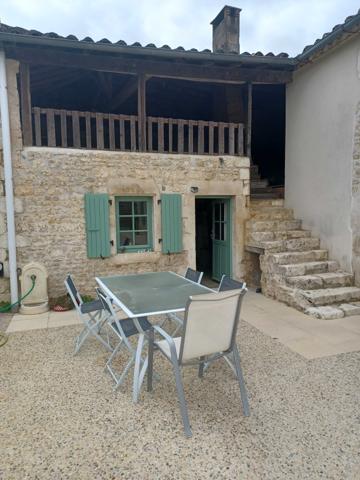 MAISON DE CAMPAGNE AVEC GRANGE ATTENANTE - PREAU - 1HA 96A 17CA