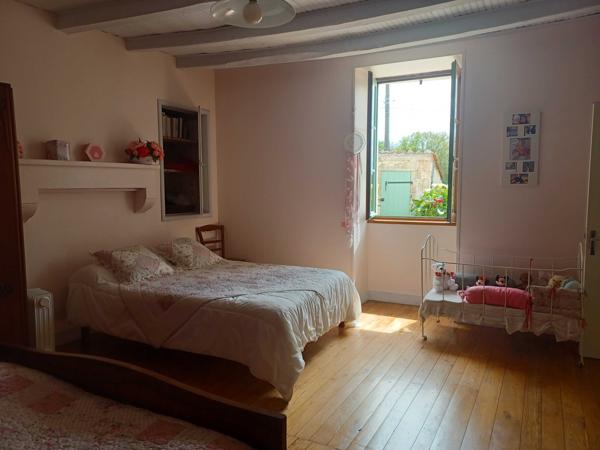 MAISON DE CAMPAGNE AVEC GRANGE ATTENANTE - PREAU - 1HA 96A 17CA